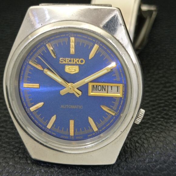 Vintage 1973 Seiko Automatic Mens Silver Watch W/daydate & Blue accents - Picture 3 of 10